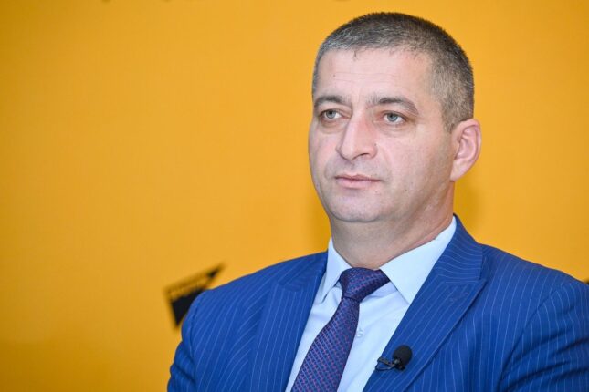 “Emin Əmrullayev sayıqlamaları ilə nazirlik ömrünü uzadır”