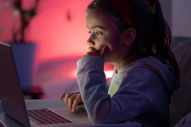 Azərbaycanda uşaqların sosial şəbəkələrə çıxışının məhdudlaşdırılması təklif olunur Azərbaycanda uşaqların sosial şəbəkələrə çıxışının məhdudlaşdırılması təklif olunur