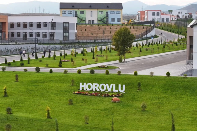 Köç karvanı Horovlu kəndinə çatdı