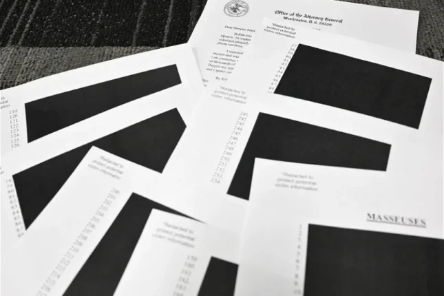 Epstein işi ilə bağlı sənədlərin böyük hissəsi tamamilə QARALDILIB