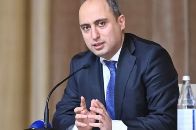 Ekspertlərdən Əmrullayevə SƏRT sözlər: “Bəs 4 saat dəsr deyəni müəllim hesab etmirdin?”