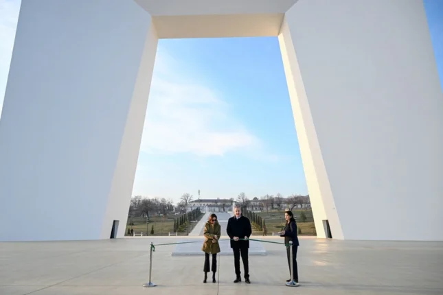 İlham Əliyev Xankəndidə Zəfər parkının açılışında iştirak edib – YENİLƏNİB