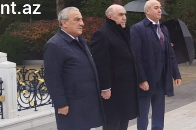 Zakir Qaralovla Rüstəm Usubov Fəxri Xiyabanda (FOTO)