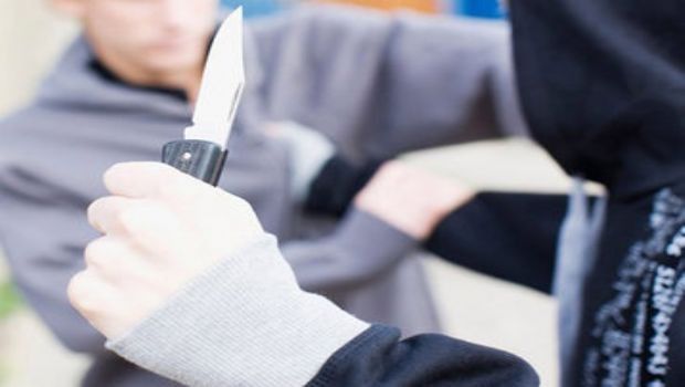 “TikTok”da bacısı ilə ünsiyyət quran dostuna 4 bıçaq zərbəsi endirdi – QƏRAR