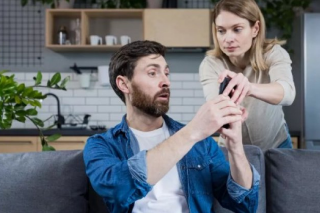 Bu yazıdan sonra bəzi kişilər həyat yoldaşlarının telefonuna BAXACAQ