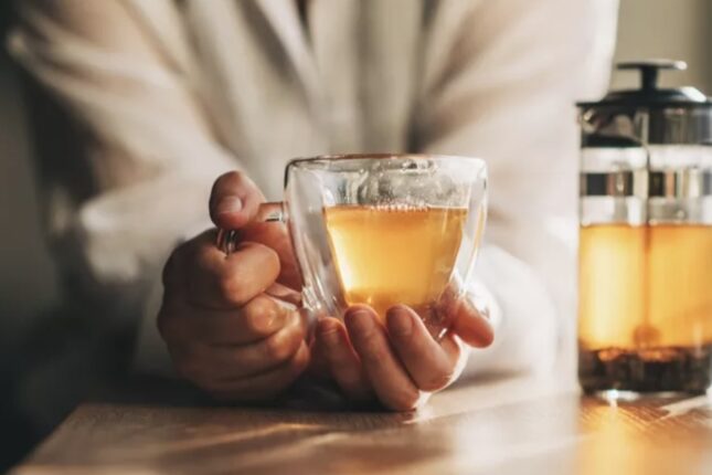 Yeməkdən dərhal sonra çay içmək olmaz – Yan təsiri var