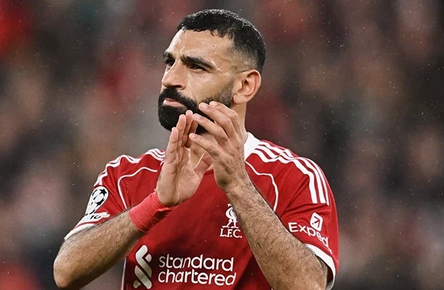 Adebayor Salahı müdafiə etdi: “Ona haqsızlıq edilir”