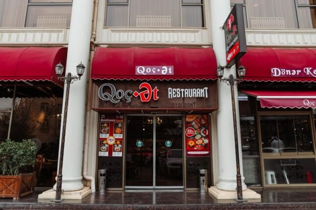 “Qoç Ət”lə bağlı iddia: dönərin içindən tük çıxıb? “Qoç Ət”lə bağlı iddia: dönərin içindən tük çıxıb?