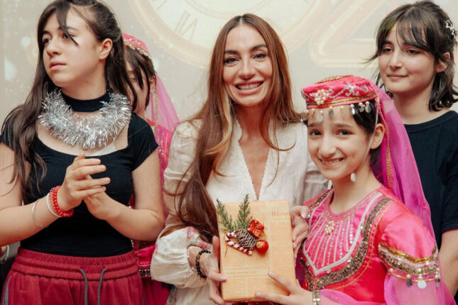 Arzu Əliyeva uşaqları belə sevindirdi – Fotolar