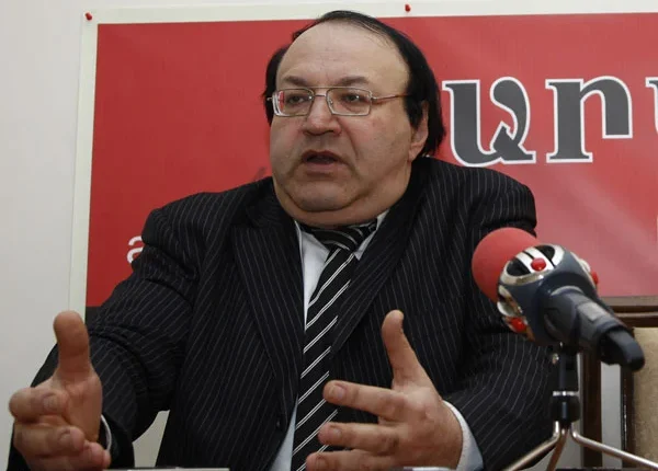 “Əliyev məharətlə siyasət apararaq, istəyinə çatdı”