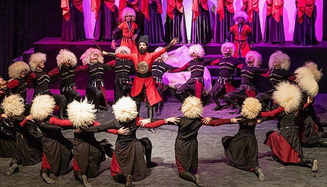 Təbriz “Koroğlu” ilə çalxalanır