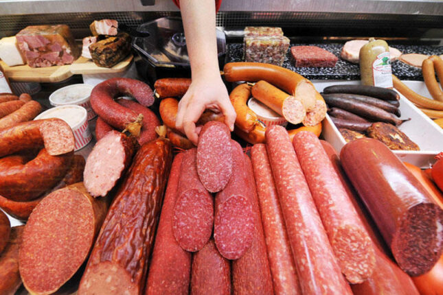 Kolbasa 2 ağır xəstəliyə səbəb olur Kolbasa 2 ağır xəstəliyə səbəb olur