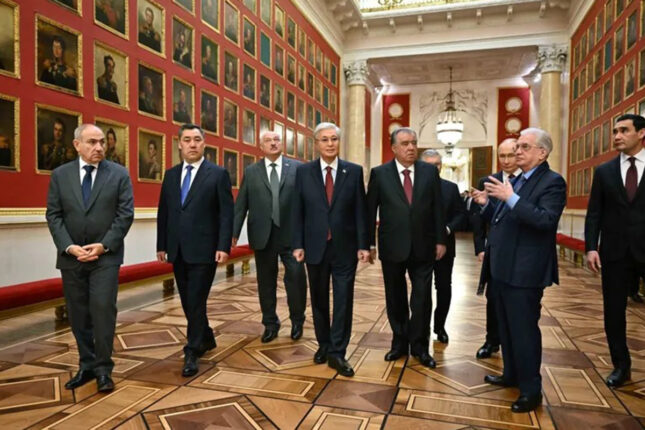 Ermitajda onlar üçün ekskursiya təşkil etdi – Video