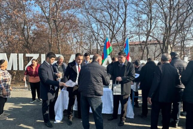 Növbəti köç karvanı Xocavənd rayonunun Qırmızı Bazar qəsəbəsinə çatıb