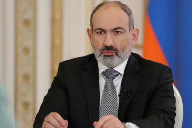 Paşinyan konstitusiya dəyişikliyindən boyun qaçırır