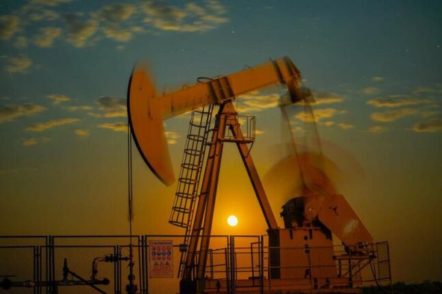 Neftin qiyməti 60 dollardan aşağı düşdü