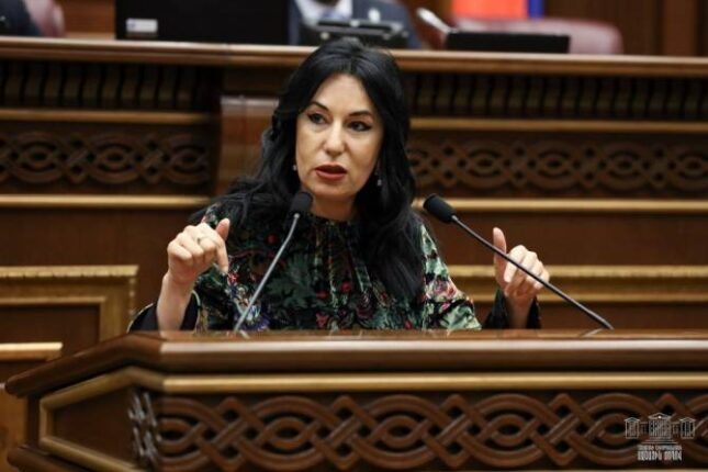 Keçmiş deputat: “Ermənistanın üzərindən buldozerlə keçiblər” Keçmiş deputat: “Ermənistanın üzərindən buldozerlə keçiblər”