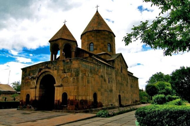 Gülməli iddia: “Azərbaycan Ordusu erməni kilsəsini ələ keçirmək üçün hazır dayanıb”