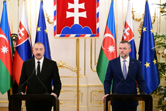 Prezidentlər bəyanatlarla çıxış etdi