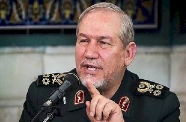 Xamineyinin müşavirinin oğlu mollaları yenə tənqid etdi: “Boylarından hündürə tullanırlar”