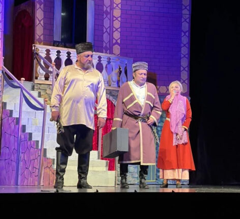 Sumqayıt Teatrı Akademik Milli Dram Teatrının səhnəsində çıxış edib-FOTO