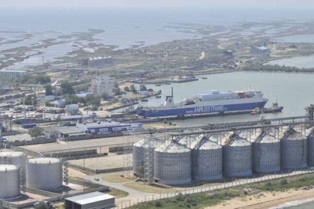 Rusiyada neft anbararı yanır