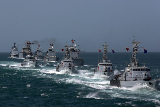 Trampın hədələri fonunda Venesuela hərbi gəmiləri dənizə çıxarıb Trampın hədələri fonunda Venesuela hərbi gəmiləri dənizə çıxarıb