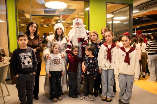 “Bazarstore” media nümayəndələrinin övladları üçün Yeni il şənliyi keçirib-FOTO