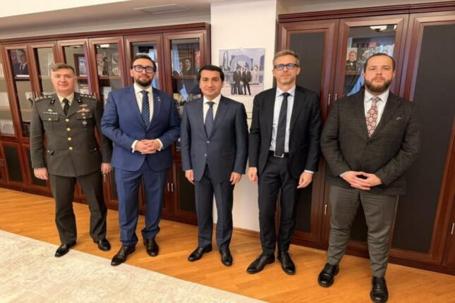 Hikmət Hacıyev NATO-nun Cənubi Qafqazdakı Ofisinin rəhbəri ilə görüşüb