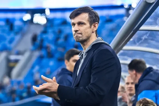 Məşhur baş məşqçi və xanımı hava limanında saxlanıldı