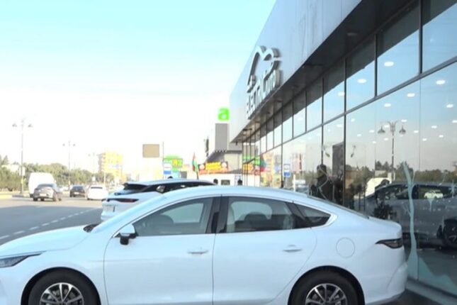 “Yolu keçə, mağazaya gedə bilmirik” – VİDEO