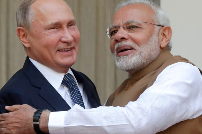 Putin iki günlük səfərlə Hindistana gedib