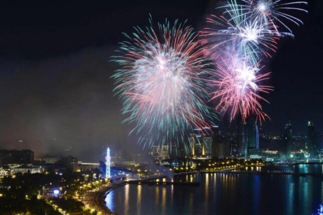 Yeni il gecəsi bulvara çıxanlara ŞAD XƏBƏR Yeni il gecəsi bulvara çıxanlara ŞAD XƏBƏR