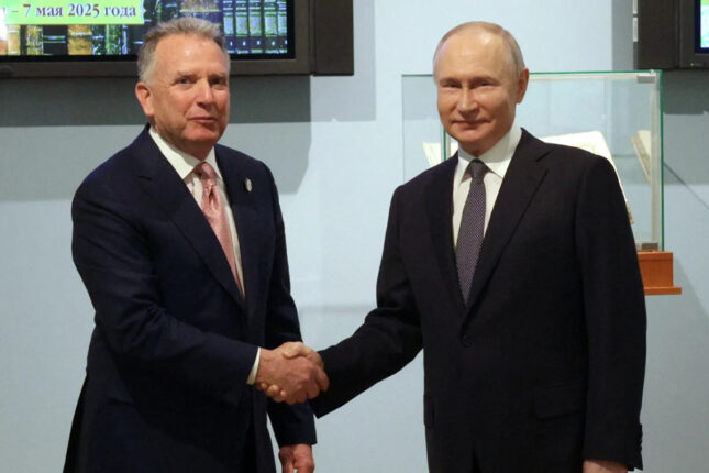 Sabah Putinlə görüşəcək