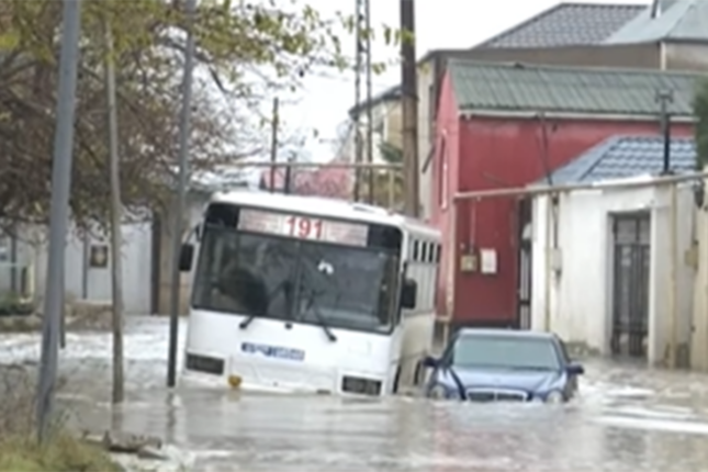 “6-7 ildir hər qış bu yolda əziyyət çəkirik…” – Video