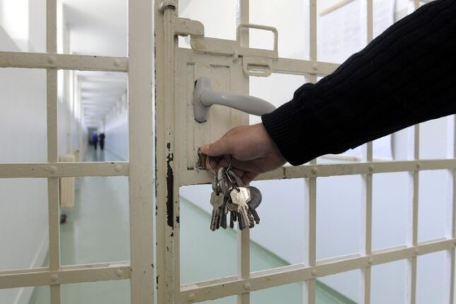 3 yeniyetmə azadlığa buraxıldı