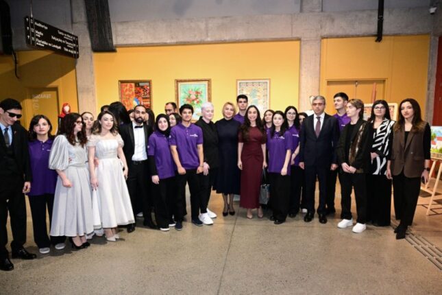 Leyla Əliyeva və Alena Əliyeva DOST İnklüziv İnkişaf və Yaradıcılıq Mərkəzini ziyarət ediblər