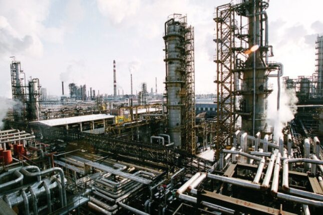 Neft Emalı Zavodunda NARAZILIQ… Qadın işçilər bu bəhanəylə işdən çıxarılır