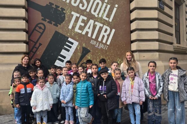 Uşaq evinin sakinləri Akademik Musiqili Teatrın qonağı olub-FOTO