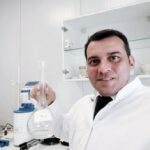 Ətin üzərində ayaqqabı ilə gəzib satırlar – Zəhərlənmə RİSKİ — VİDEO etin-uzerinde-ayaqqabi-ile-gezib-satirlar-8211-zeherlenme-riski-video