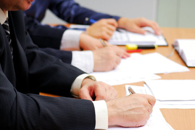 Yaşla bağlı dövlət qulluğuna xitam verilənlərə – Haqq ödəniləcək