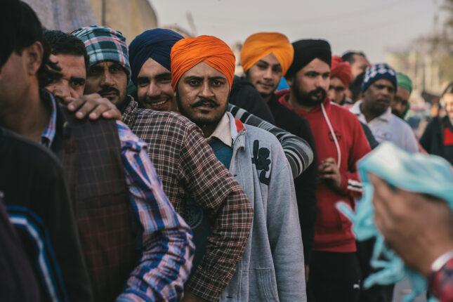 Hindistanlı işçilər Rusiyada yolları qardan təmizləyə bilmədi – Video