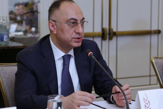 AQTA 36 min manatlıq mebel və bayraq dirəyi alır