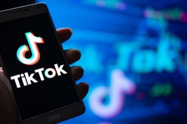 “Tik-Tok”da canlı yayım açan oğlanı bacısına görə bıçaqladı – TƏFƏRRÜAT