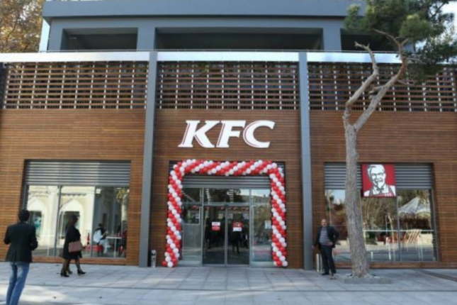 “KFC”nin Nizami küçəsindəki filialında anti-sanitar vəziyyət… Müştərilər imtina edir – Foto