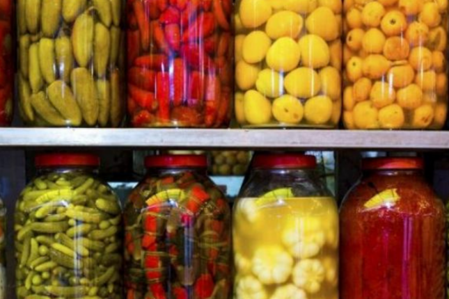 Turşu alarkən diqqətli olun — Bizi aldadırlar (VİDEO)