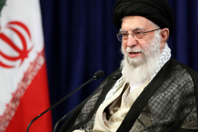 Xamineyinin bacısından SEPAH-a müraciət: “Qardaşım səhv edir, silahı qoyun, xalqa tərəf keçin”