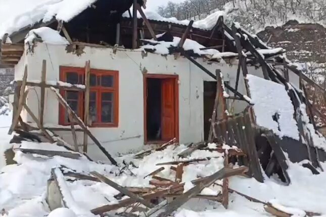 Güclü qar Lerikdə bir ailəni evsiz qoydu – Video