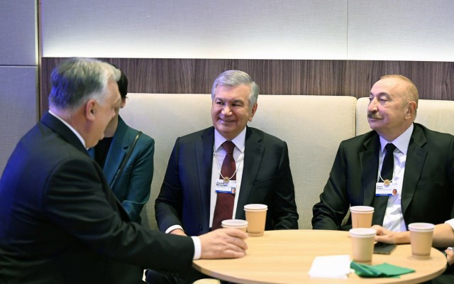İlham Əliyev Mirziyoyev və Orbanla görüşdü