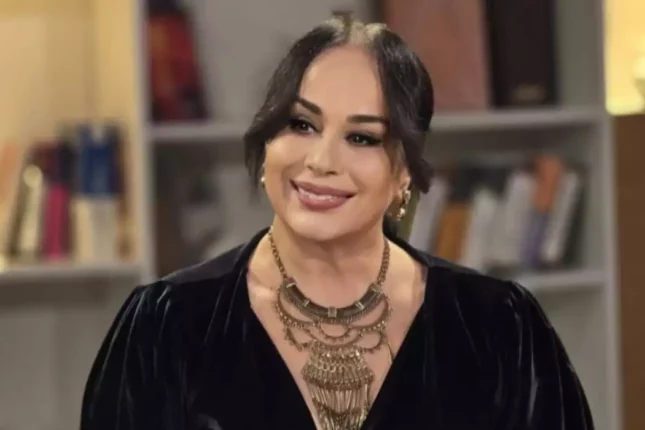 “Müayinəsiz həkimlər 3 dəfə yanağımı kəsib tikdilər”